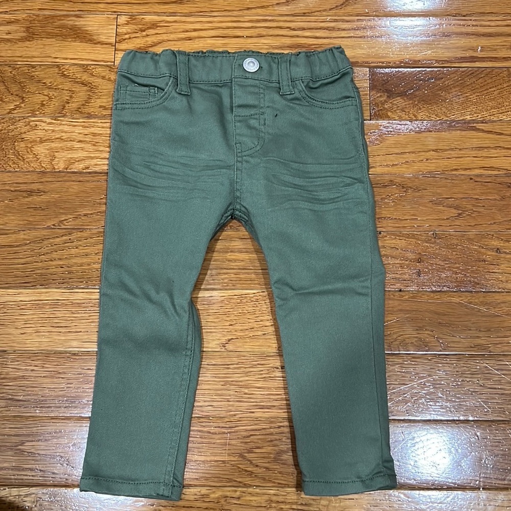 Green baby pants size 6-9 months